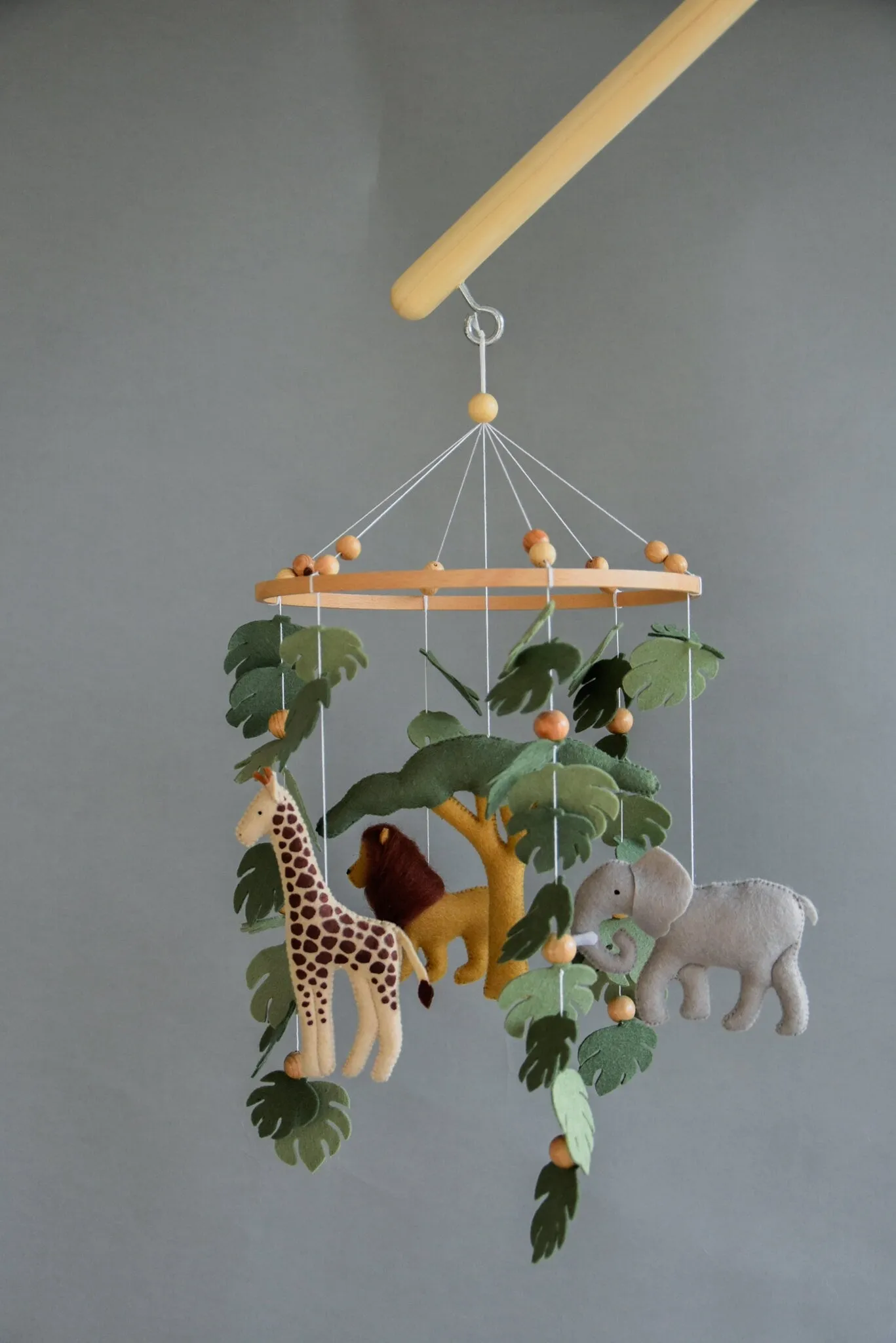 Safari mobile with felt, giraffe, lion, zebra, elephant, monstera leaves, tree and wooden pearls