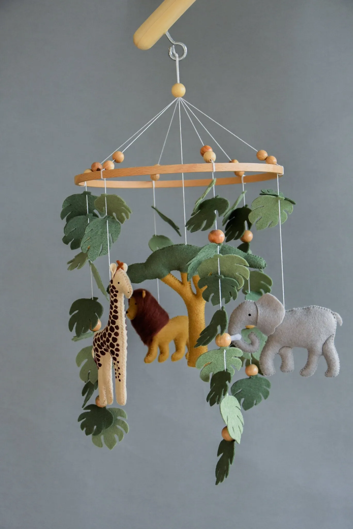 Safari mobile with felt, giraffe, lion, zebra, elephant, monstera leaves, tree and wooden pearls